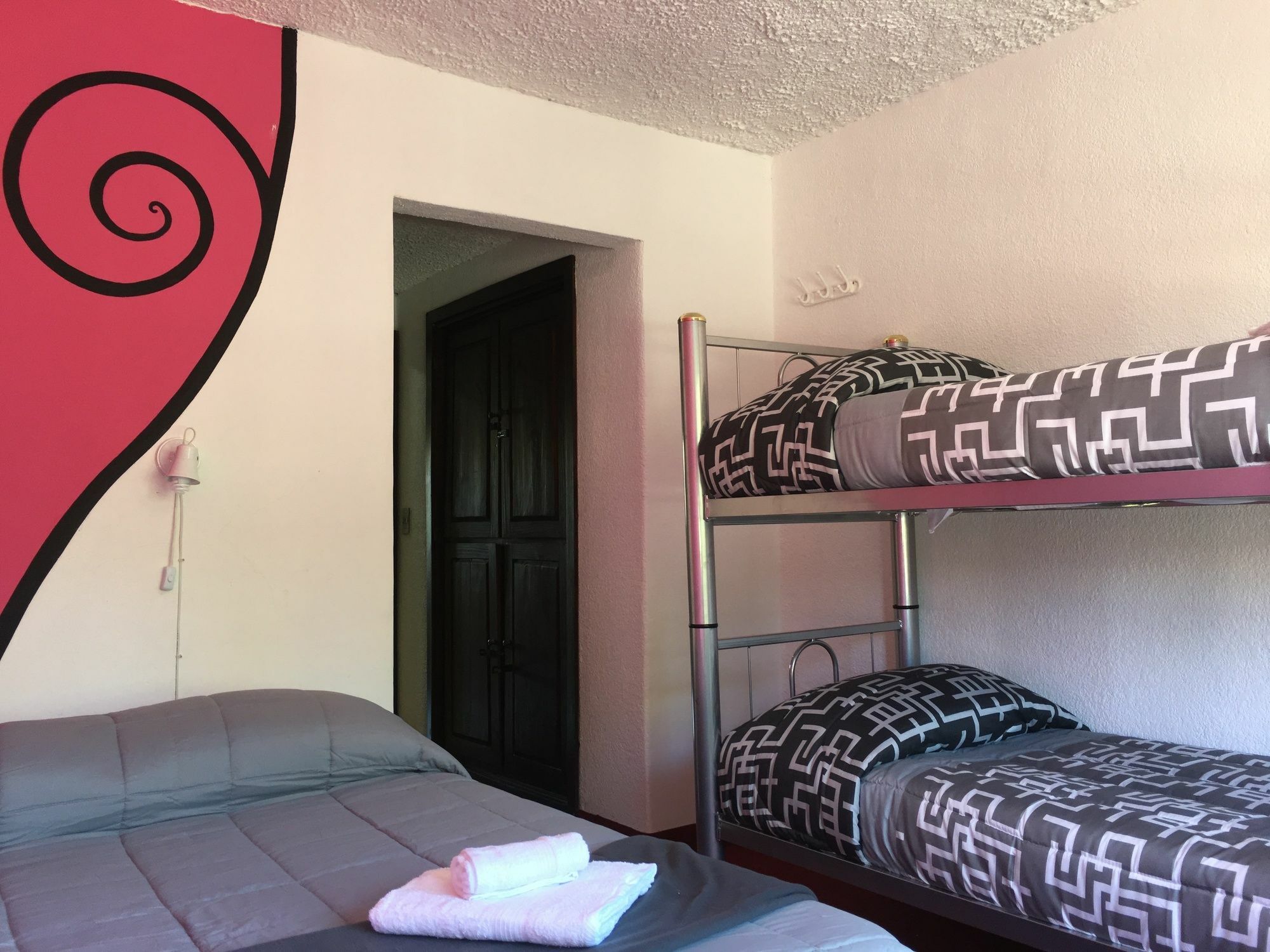Italia Inn Hostel Сан-Карлос-де-Барилоче Экстерьер фото
